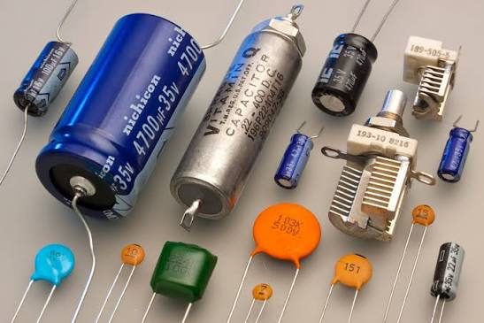 Capacitores